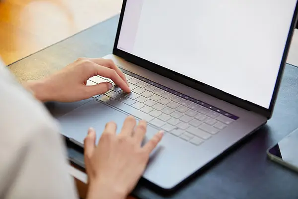 电脑充电为什么漏电